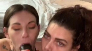 Unexpected white gurl 3some